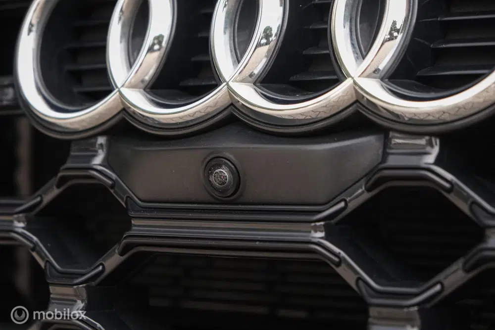 Audi Q5 55 TFSI e S edition uit 2022, foto 15