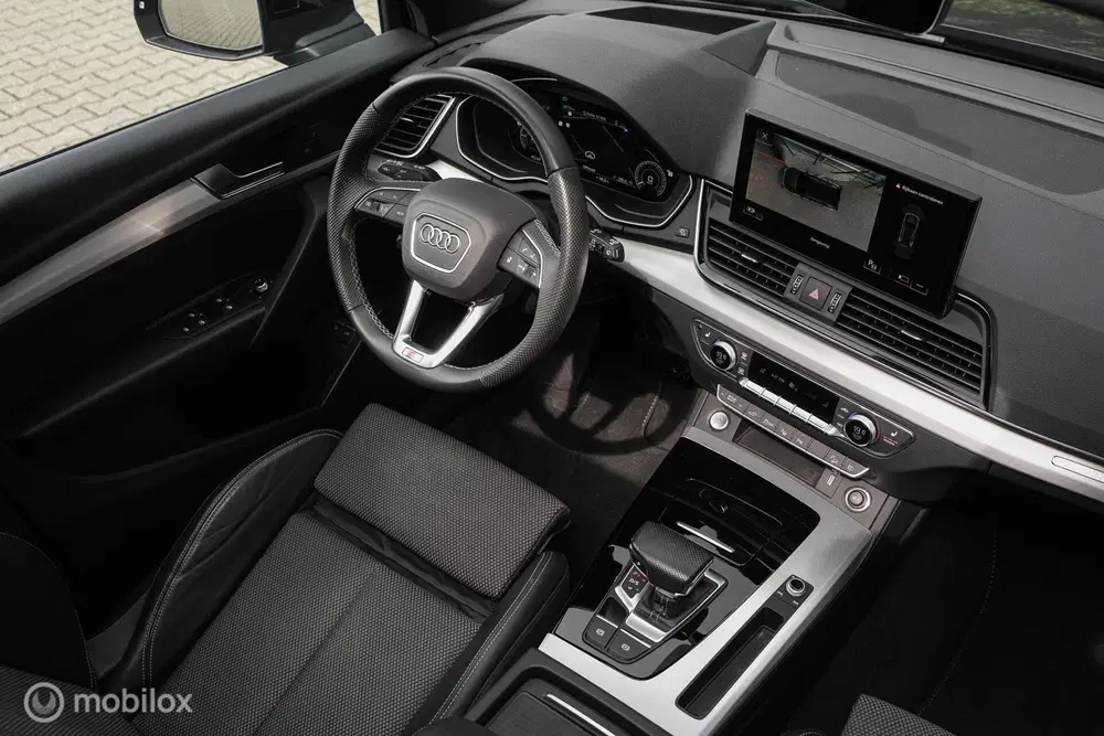 Audi Q5 55 TFSI e S edition uit 2022, foto 2