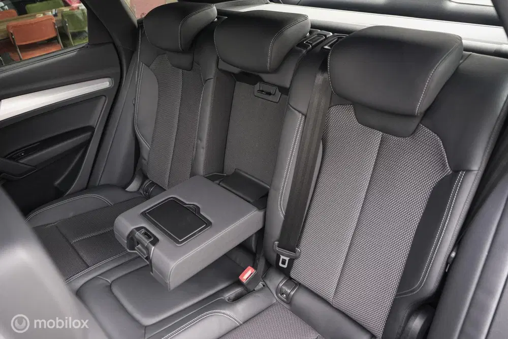 Audi Q5 55 TFSI e S edition uit 2022, foto 4
