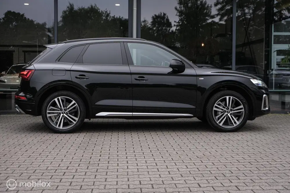 Audi Q5 55 TFSI e S edition uit 2022, foto 5