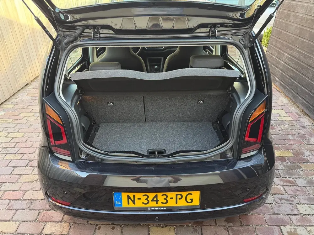 Volkswagen Up! 1.0 65PK 5D 2021 Zwart uit 2021, foto 18
