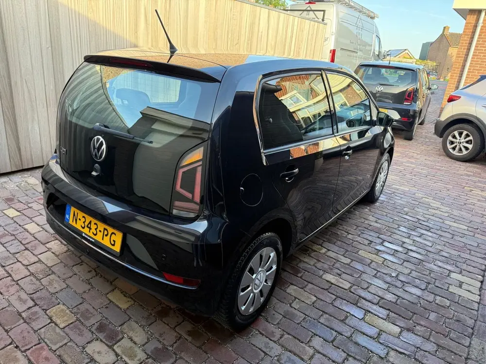 Volkswagen Up! 1.0 65PK 5D 2021 Zwart uit 2021, foto 3
