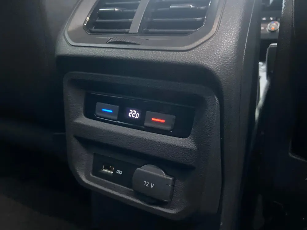 Volkswagen Tiguan Allspace Highline 7p Zwart uit 2019, foto 11