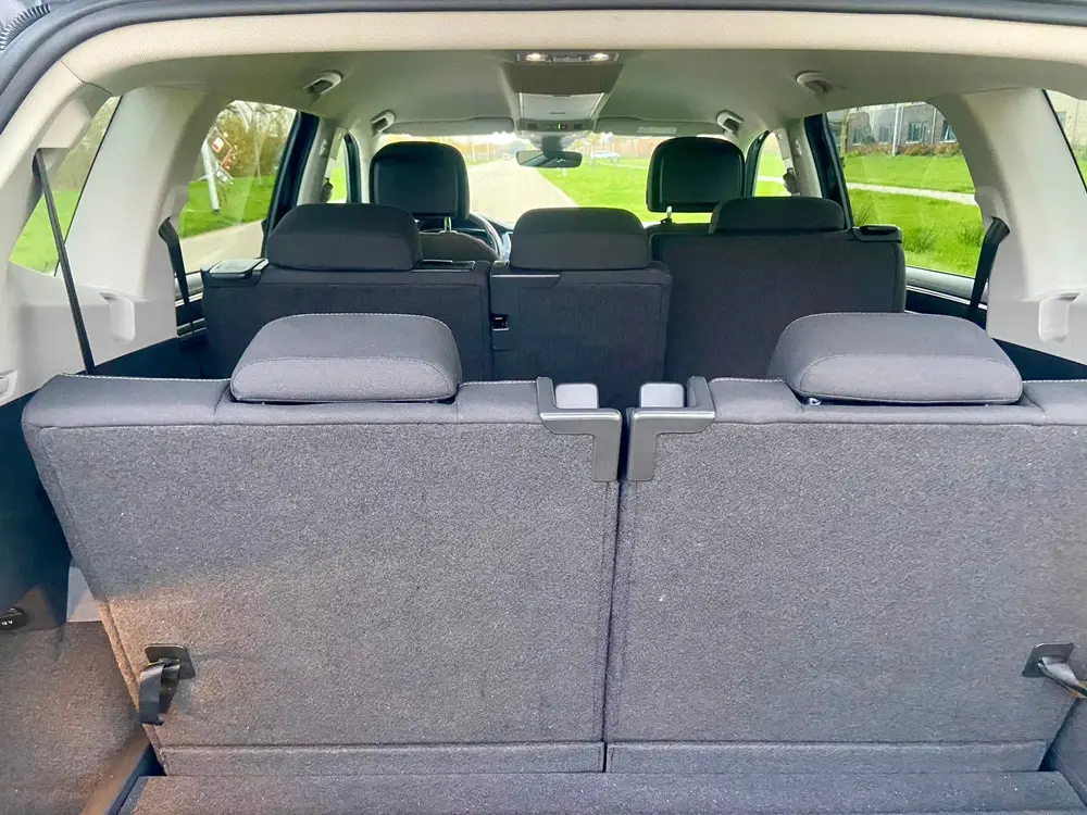 Volkswagen Tiguan Allspace Highline 7p Zwart uit 2019, foto 12
