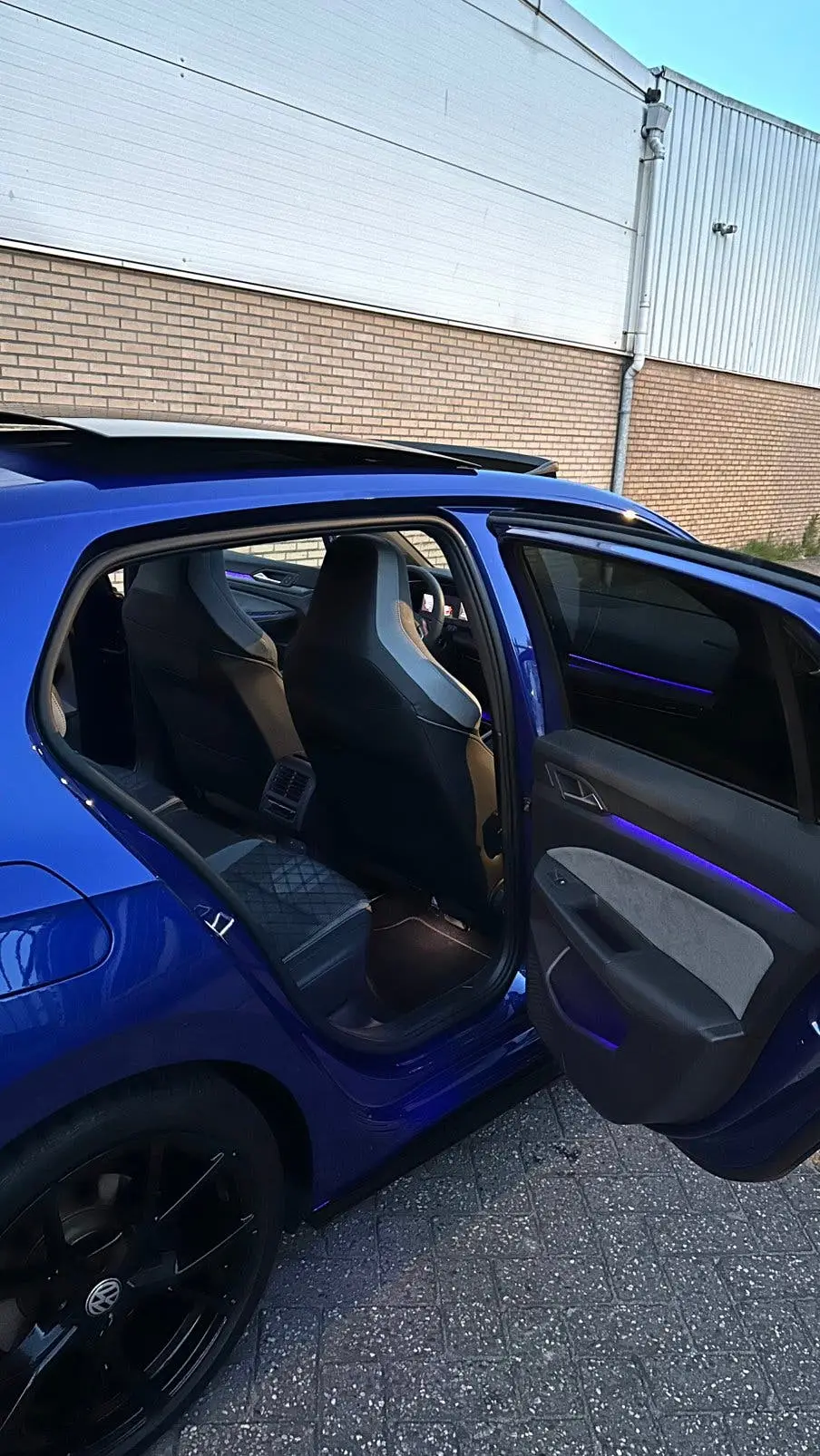 Volkswagen Golf 8R-Line Pano Trekhaak Lapiz Blue Dealer OH uit 2024, foto 19