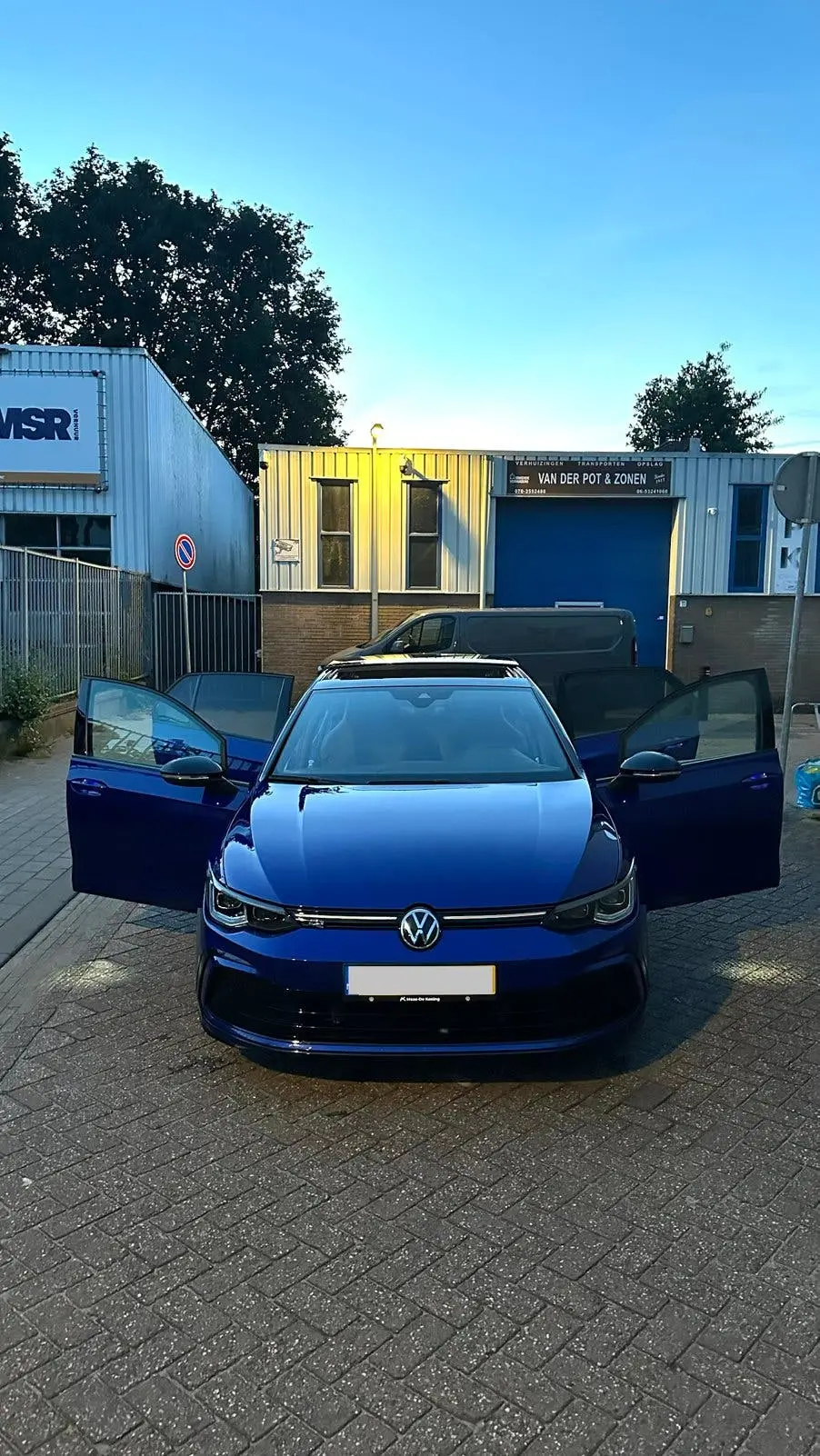 Volkswagen Golf 8R-Line Pano Trekhaak Lapiz Blue Dealer OH uit 2024, foto 3
