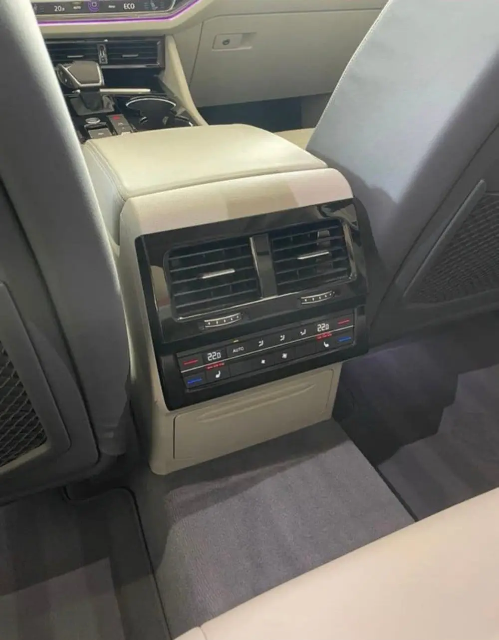 Volkswagen Touareg 3.0 TSI Ehybrid 381pk 4MOTION Tiptronic uit 2022, foto 6