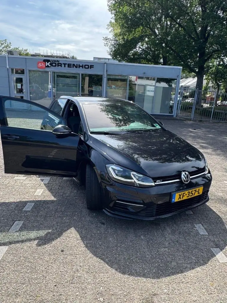 Volkswagen Golf VII Golf 1.5 R lin volgopties 150pk 2019 Zwart uit 2019, foto 2