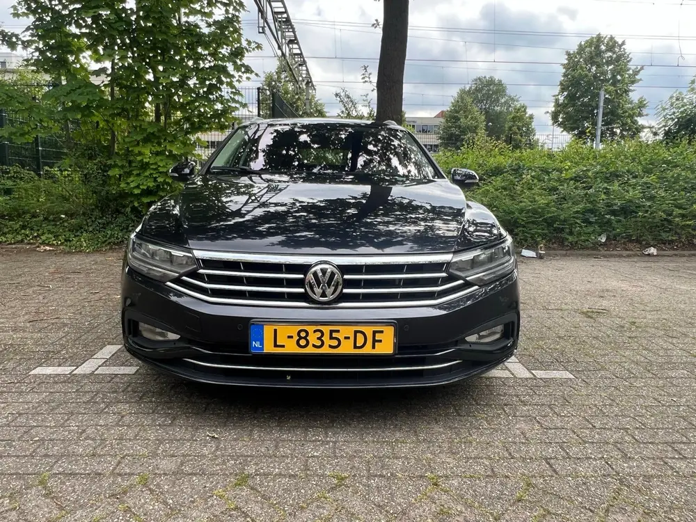 Volkswagen Passat Variant Passat 1.5 TSI 150pk DSG 2020 Zwart uit 2020, foto 6
