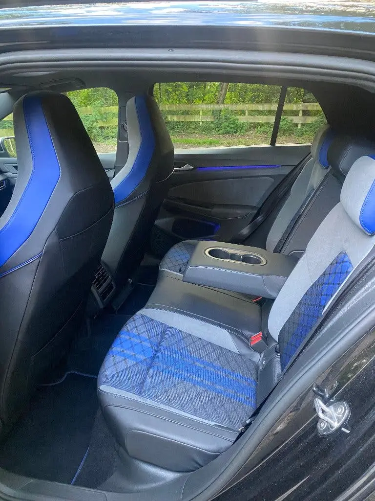Volkswagen Golf 8R 2.0 TSI 320pk 7-DSG 4MOTION 2022 Zwart uit 2022, foto 14