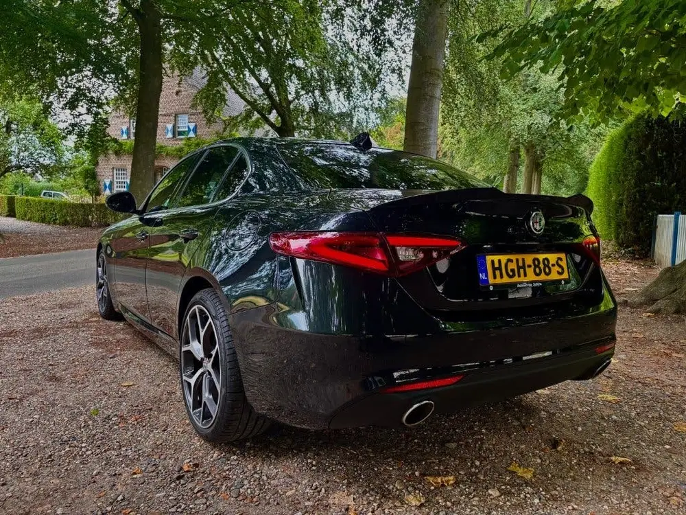 Alfa Romeo Giulia Ti 2.0 Turbo 280pk Aut 2021 Zwart uit 2021, foto 10