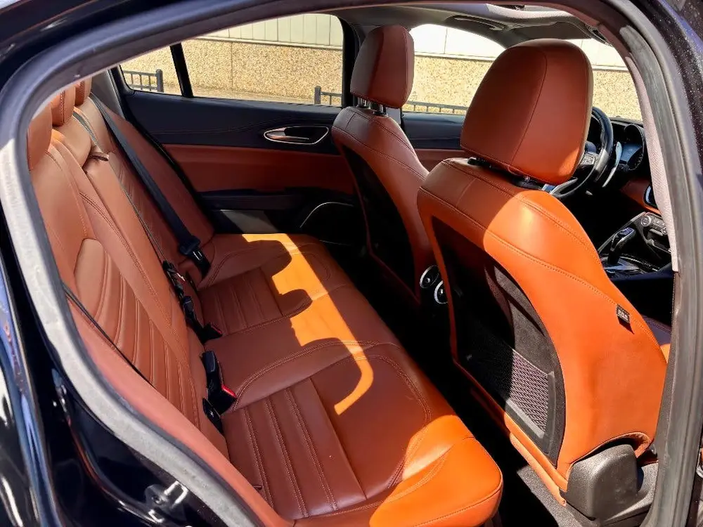 Alfa Romeo Giulia Ti 2.0 Turbo 280pk Aut 2021 Zwart uit 2021, foto 13