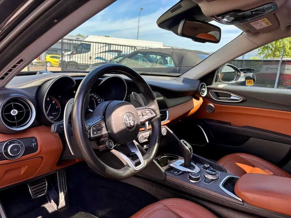 Alfa Romeo Giulia Ti 2.0 Turbo 280pk Aut 2021 Zwart uit 2021, foto 15