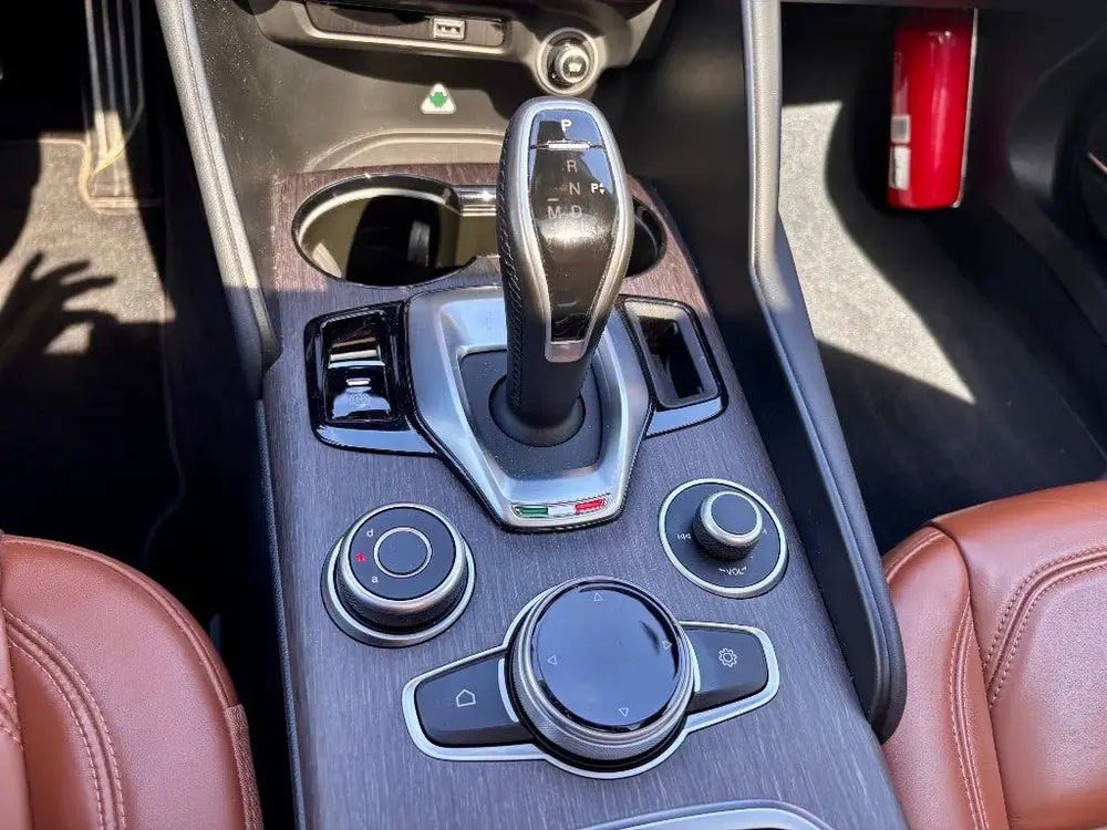 Alfa Romeo Giulia Ti 2.0 Turbo 280pk Aut 2021 Zwart uit 2021, foto 16