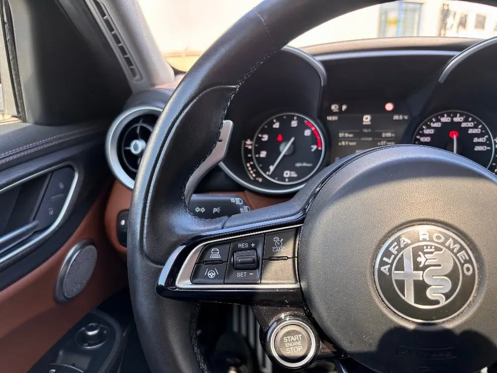 Alfa Romeo Giulia Ti 2.0 Turbo 280pk Aut 2021 Zwart uit 2021, foto 18