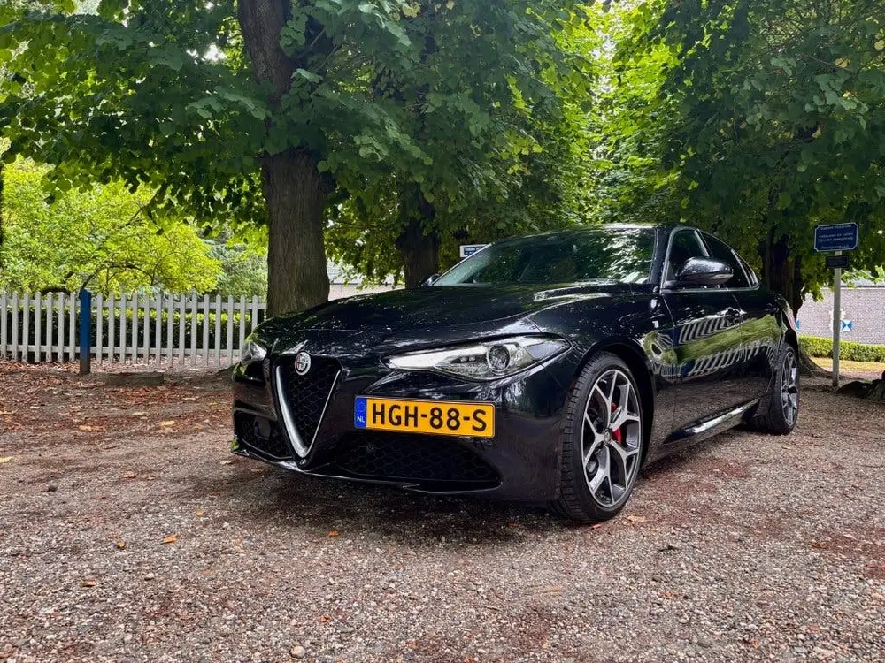 Alfa Romeo Giulia Ti 2.0 Turbo 280pk Aut 2021 Zwart uit 2021, foto 2