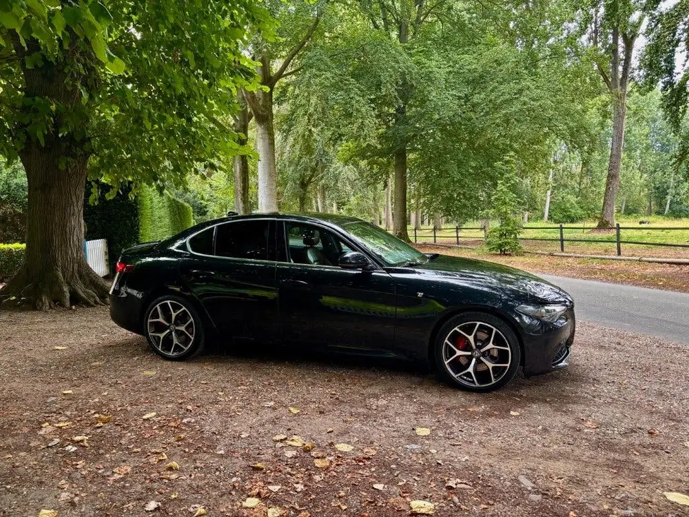 Alfa Romeo Giulia Ti 2.0 Turbo 280pk Aut 2021 Zwart uit 2021, foto 4