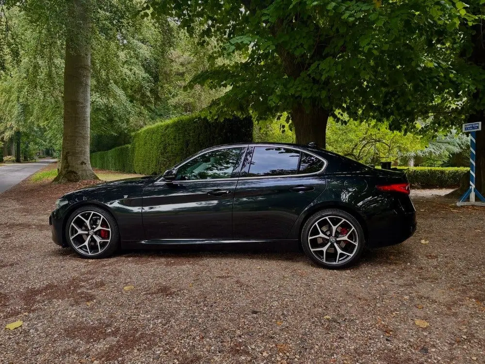 Alfa Romeo Giulia Ti 2.0 Turbo 280pk Aut 2021 Zwart uit 2021, foto 8