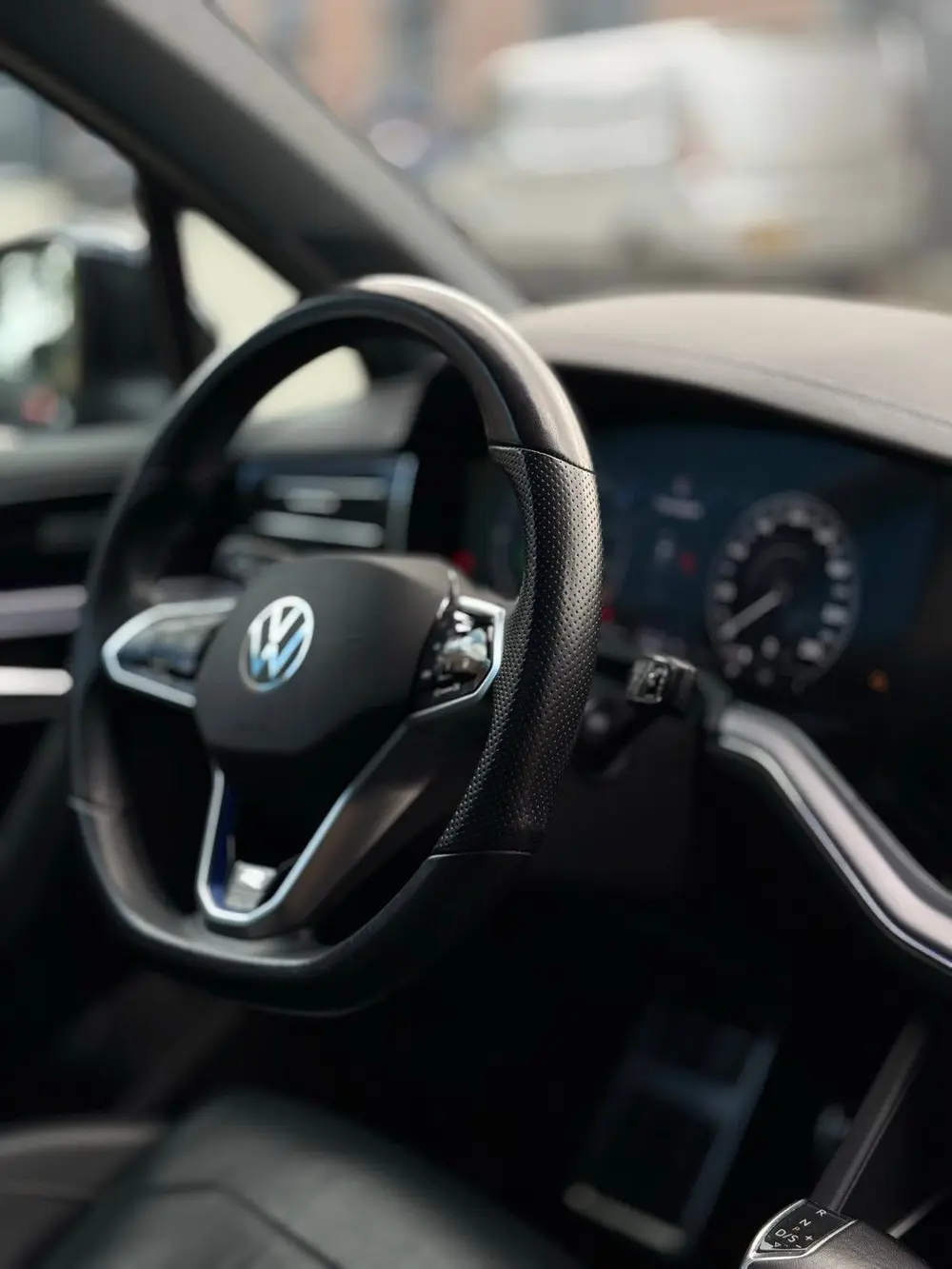 Volkswagen Touareg R-Line 3.0 TSI 462pk 4MOTION Luchtvering uit 2020, foto 15