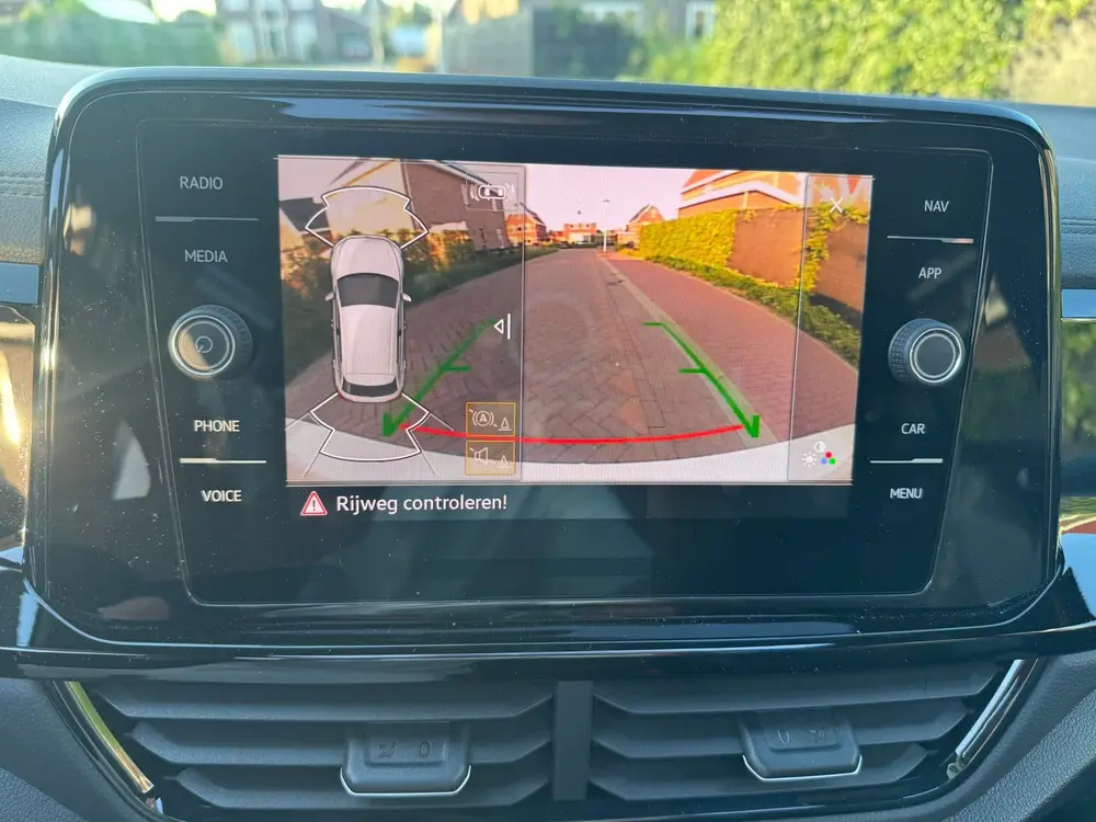 Volkswagen T-Roc 1.5 3x R-Line Pano| Cam| Keyless| Black uit 2022, foto 8