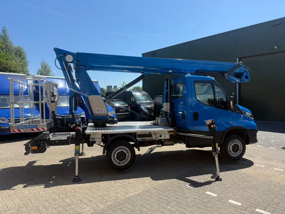 Iveco Daily Hoogwerker 24 meter bouwjaar 2022 12000km uit 2022, foto 6