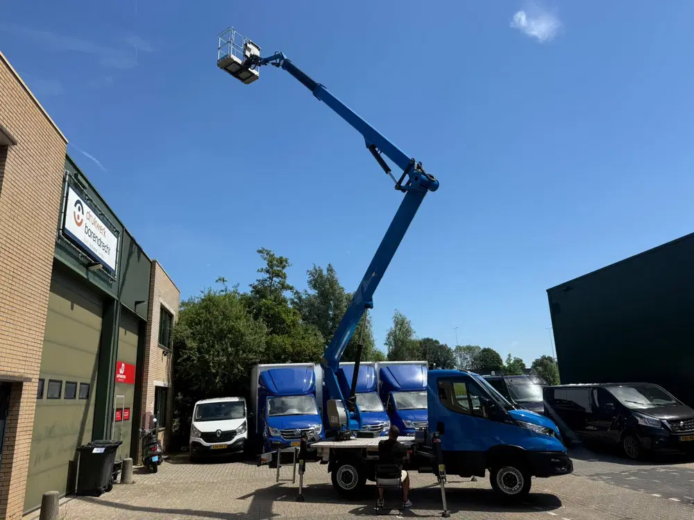 Iveco Daily Hoogwerker 24 meter bouwjaar 2022 12000km uit 2022, foto 9