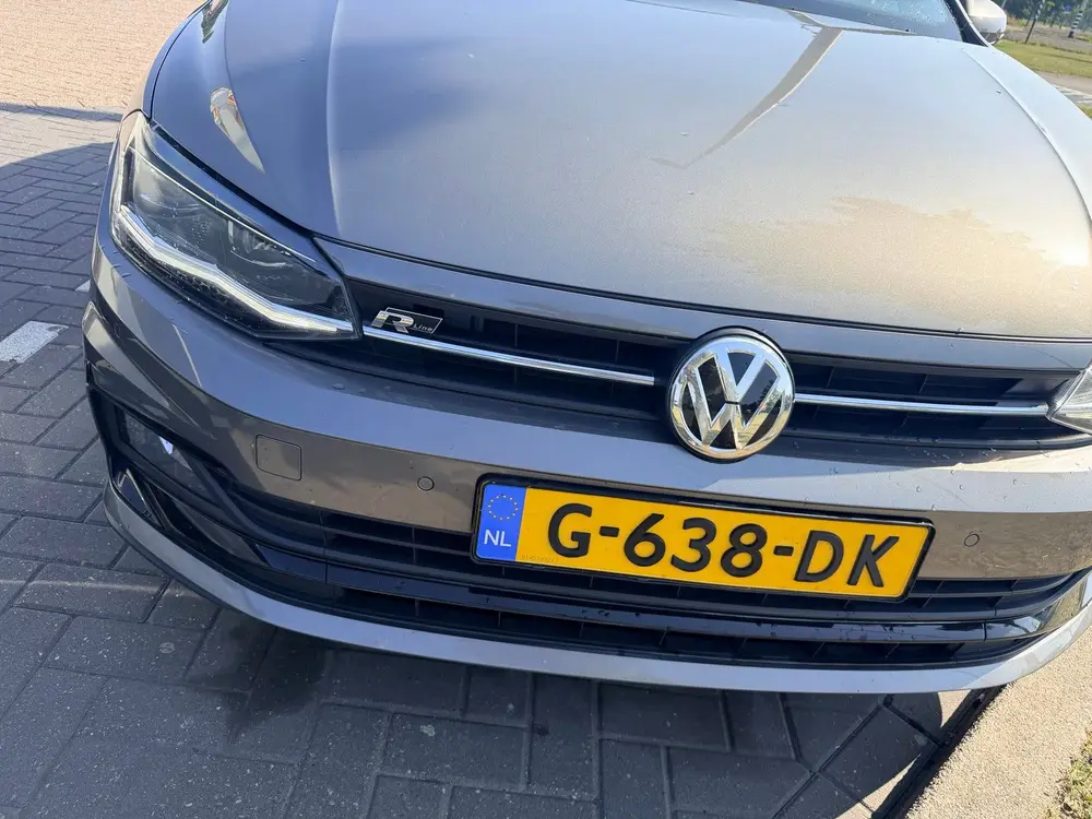 Volkswagen Polo R line ext. Volkswagen Polo 1.0 TSI 95pk 7-DSG 2019 Grijs uit 2019, foto 2
