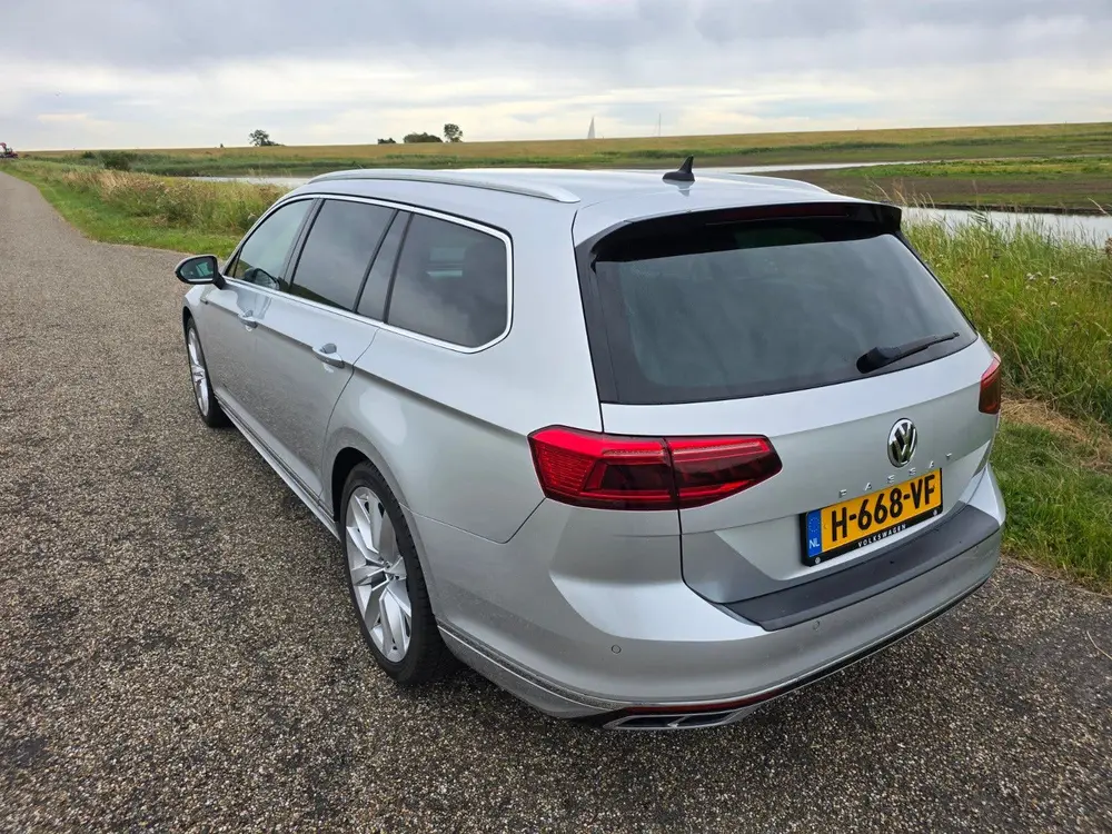 Volkswagen Passat Variant R-line uitgevoerde Volkswagen Passat 2.0 TSI 190pk DSG 2020 uit 2020, foto 10