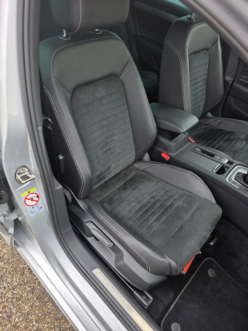 Volkswagen Passat Variant R-line uitgevoerde Volkswagen Passat 2.0 TSI 190pk DSG 2020 uit 2020, foto 12
