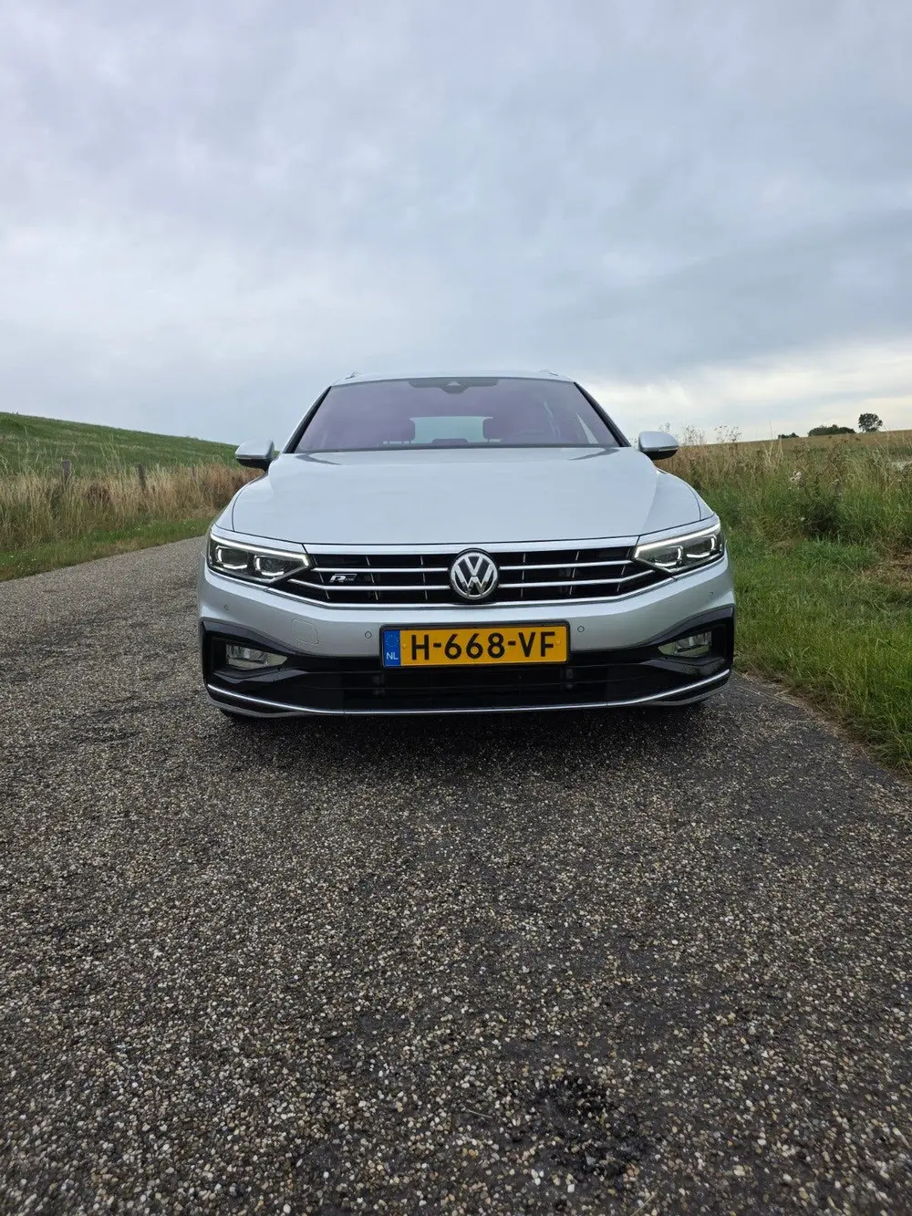 Volkswagen Passat Variant R-line uitgevoerde Volkswagen Passat 2.0 TSI 190pk DSG 2020 uit 2020, foto 4