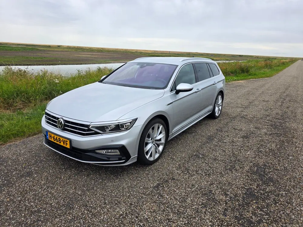 Volkswagen Passat Variant R-line uitgevoerde Volkswagen Passat 2.0 TSI 190pk DSG 2020 uit 2020, foto 8