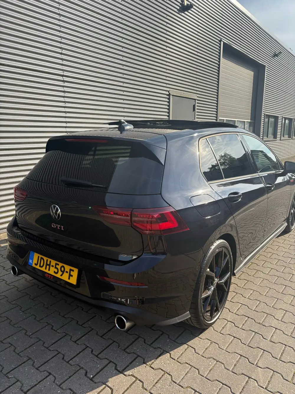 Volkswagen Golf 2.0 TSI 245pk 7-DSG 2022 Zwart uit 2022, foto 2