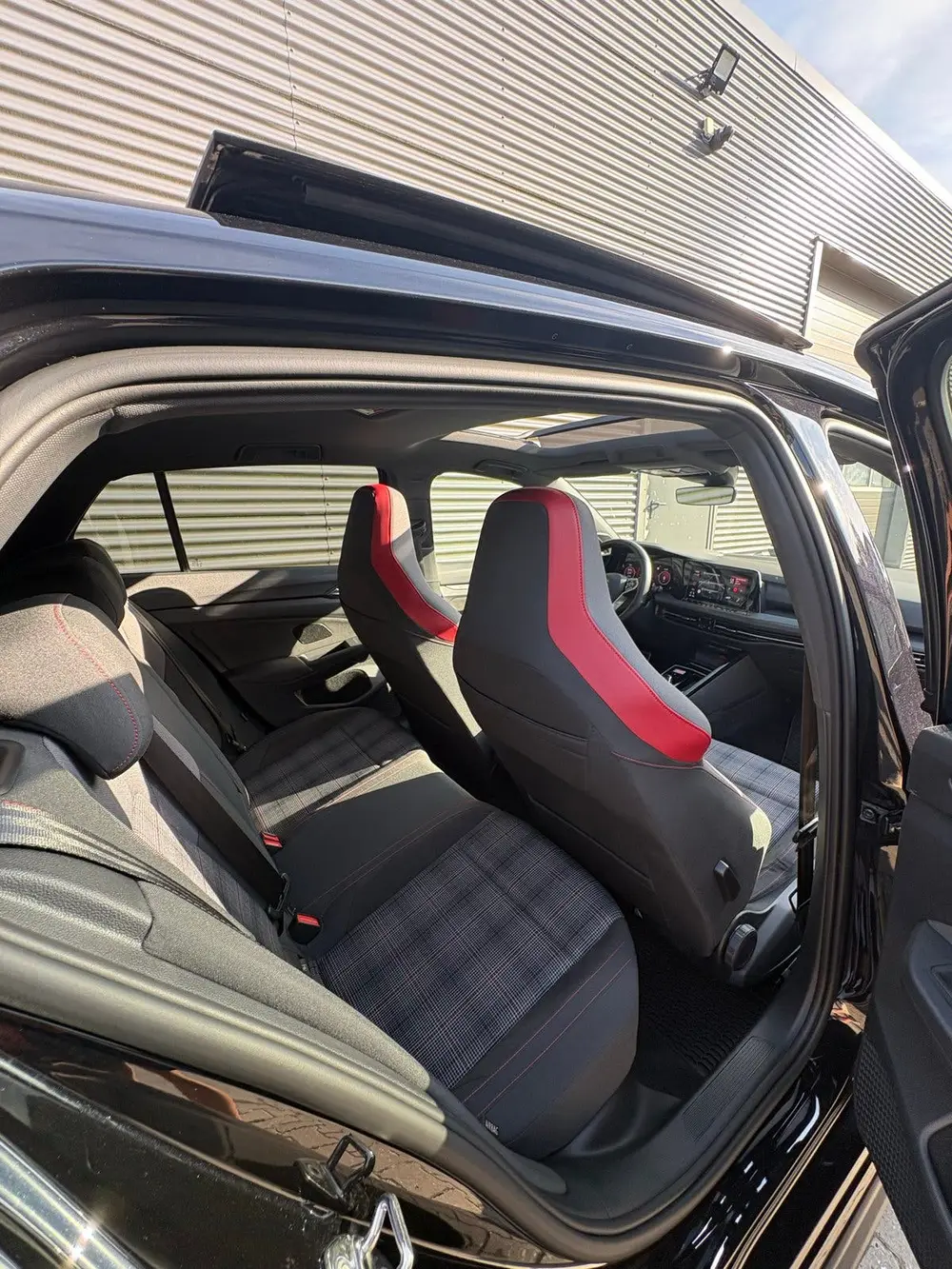 Volkswagen Golf 2.0 TSI 245pk 7-DSG 2022 Zwart uit 2022, foto 9