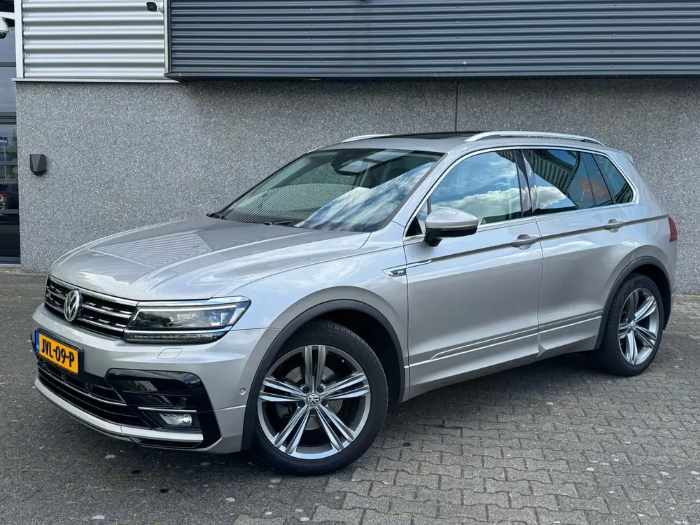 Volkswagen Tiguan 1.5 TSI R-Line I Pano I Leder I 360 Camera uit 2019