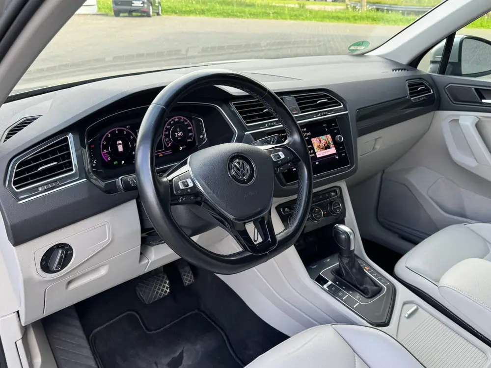 Volkswagen Tiguan 1.5 TSI R-Line I Pano I Leder I 360 Camera uit 2019, foto 2