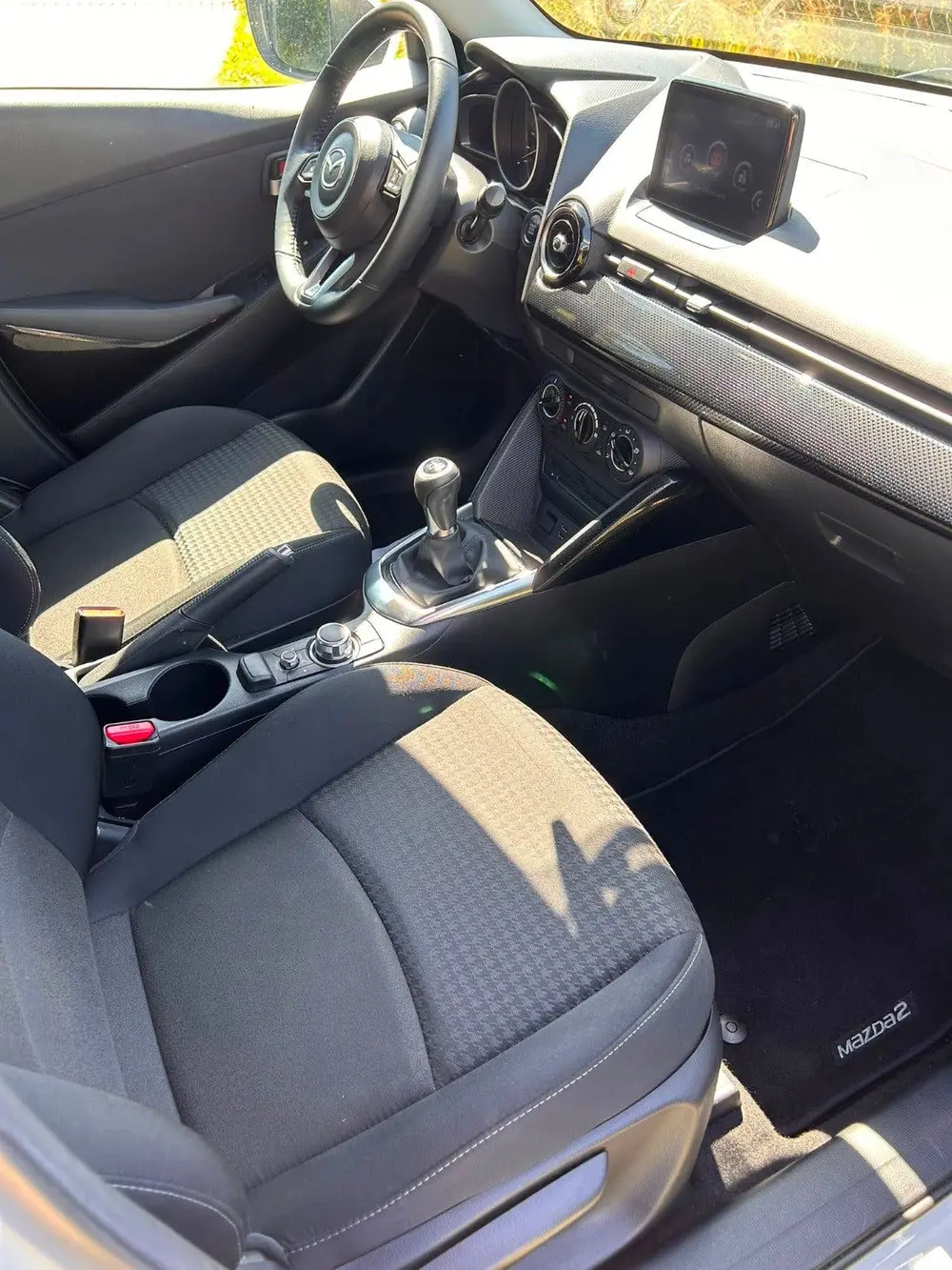 Mazda 2 1.5 Skyactiv-g Luxury 2019 Wit uit 2019, foto 12