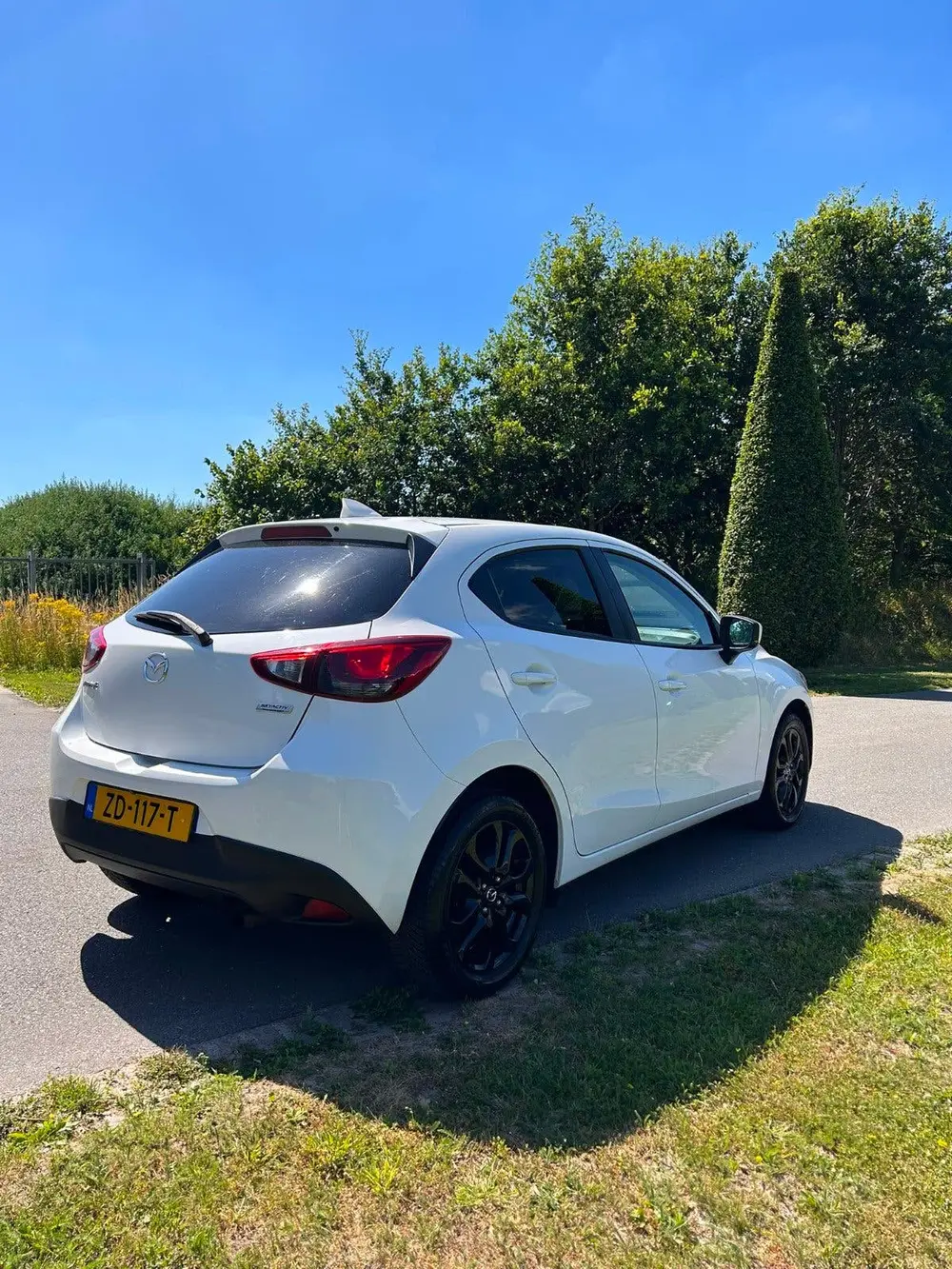 Mazda 2 1.5 Skyactiv-g Luxury 2019 Wit uit 2019, foto 2