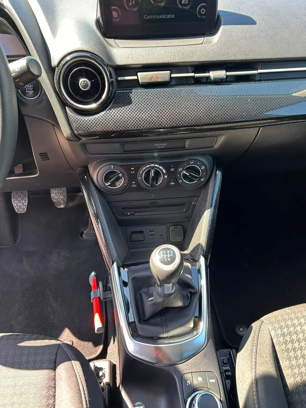 Mazda 2 1.5 Skyactiv-g Luxury 2019 Wit uit 2019, foto 8