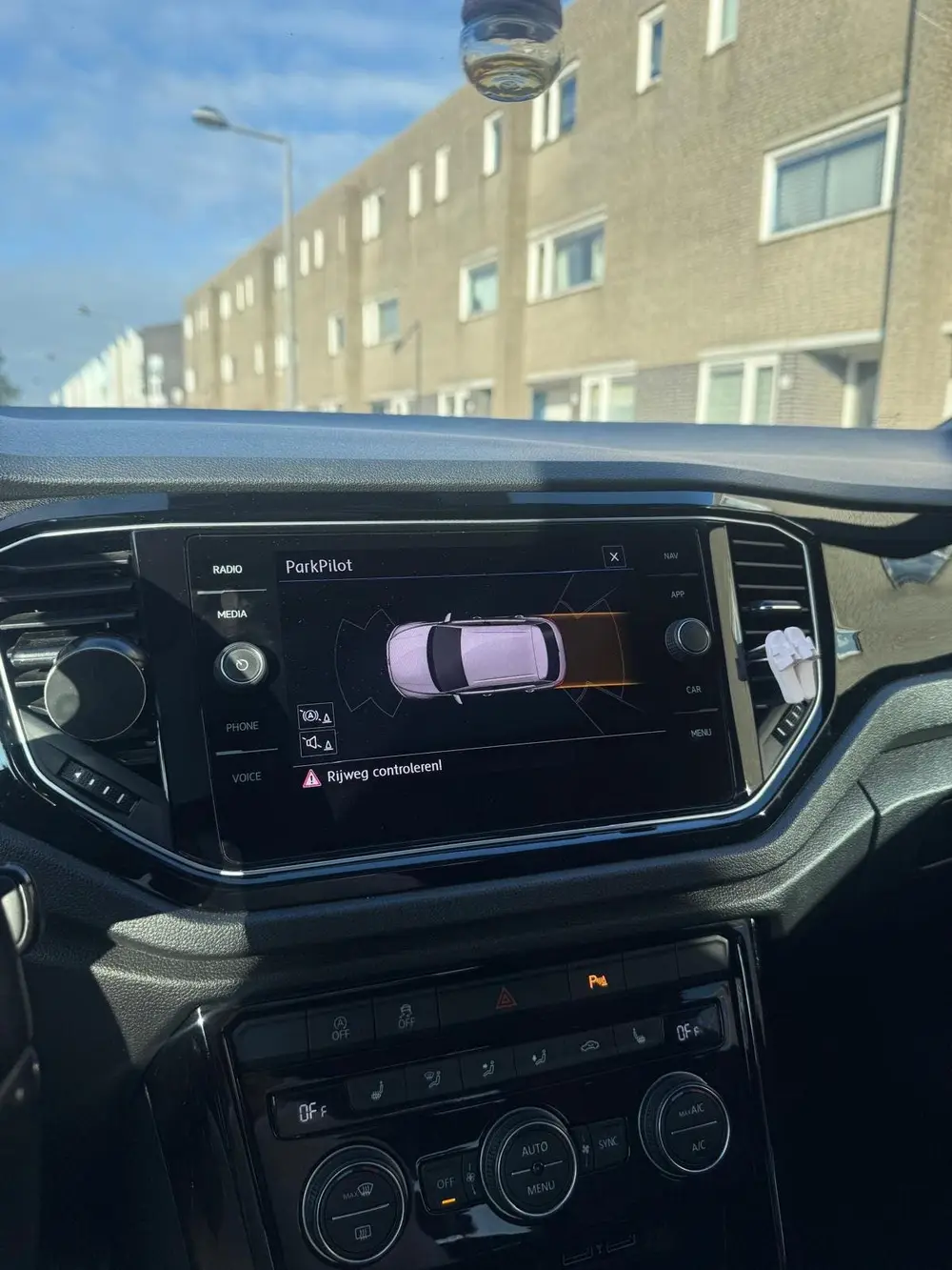 Volkswagen T-Roc 2.0 TSI 300pk 4Motion 7-DSG 2020 Zwart uit 2020, foto 3