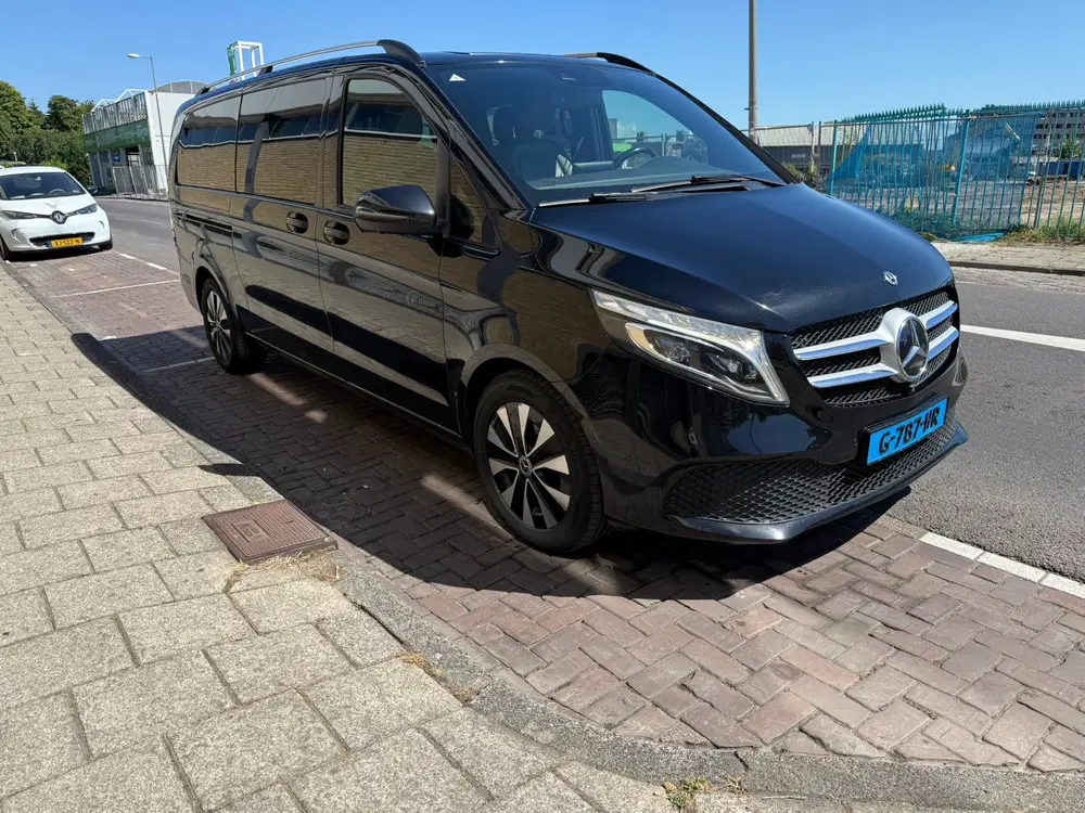 Mercedes-Benz V-Klasse 300 d 239pk Extra Lang 9G-TRONIC 2019 uit 2019, foto 2