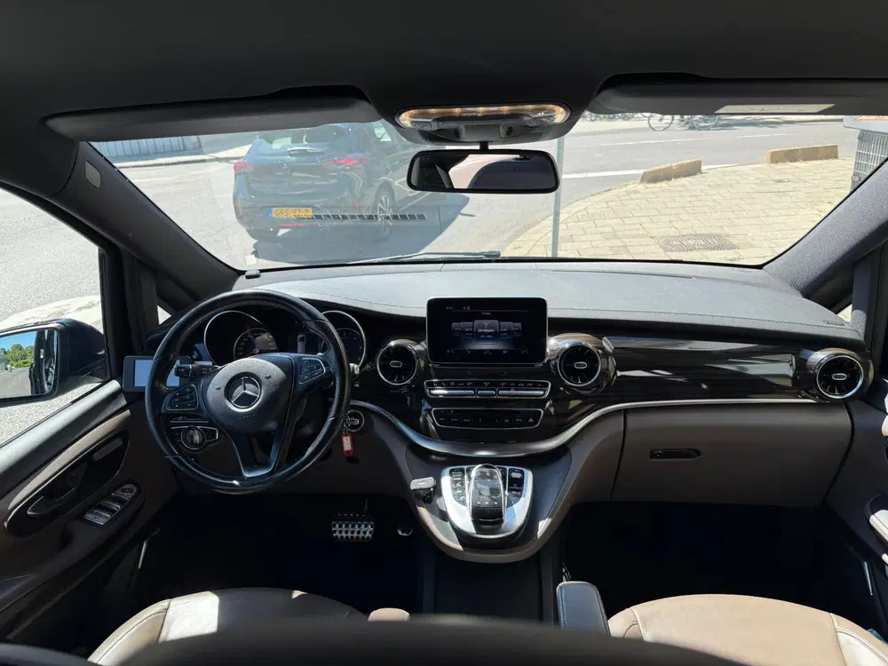 Mercedes-Benz V-Klasse 300 d 239pk Extra Lang 9G-TRONIC 2019 uit 2019, foto 4