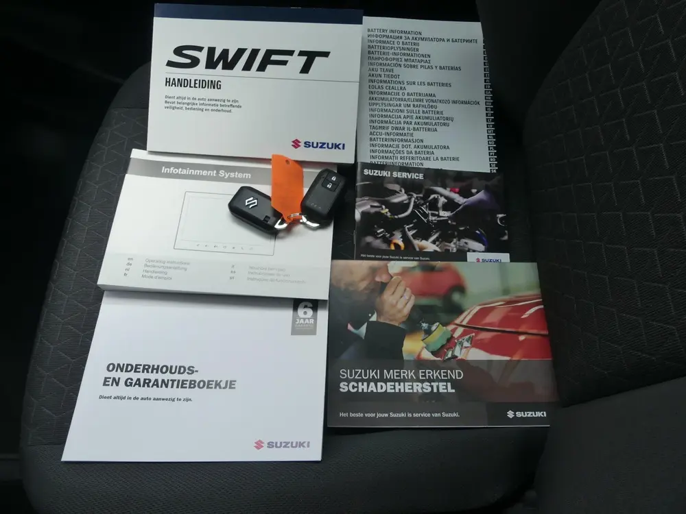 Suzuki Swift 1.2 Style Smart Hybrid BLACK RHINO uit 2026, foto 6