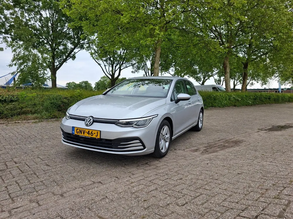 Volkswagen Golf 1.0 TSI 110pk 2021 Grijs uit 2021