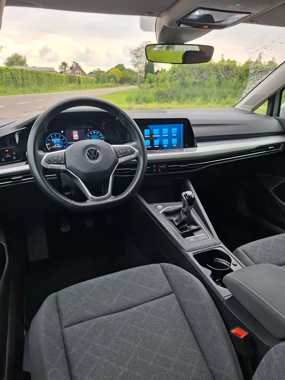 Volkswagen Golf 1.0 TSI 110pk 2021 Grijs uit 2021, foto 4