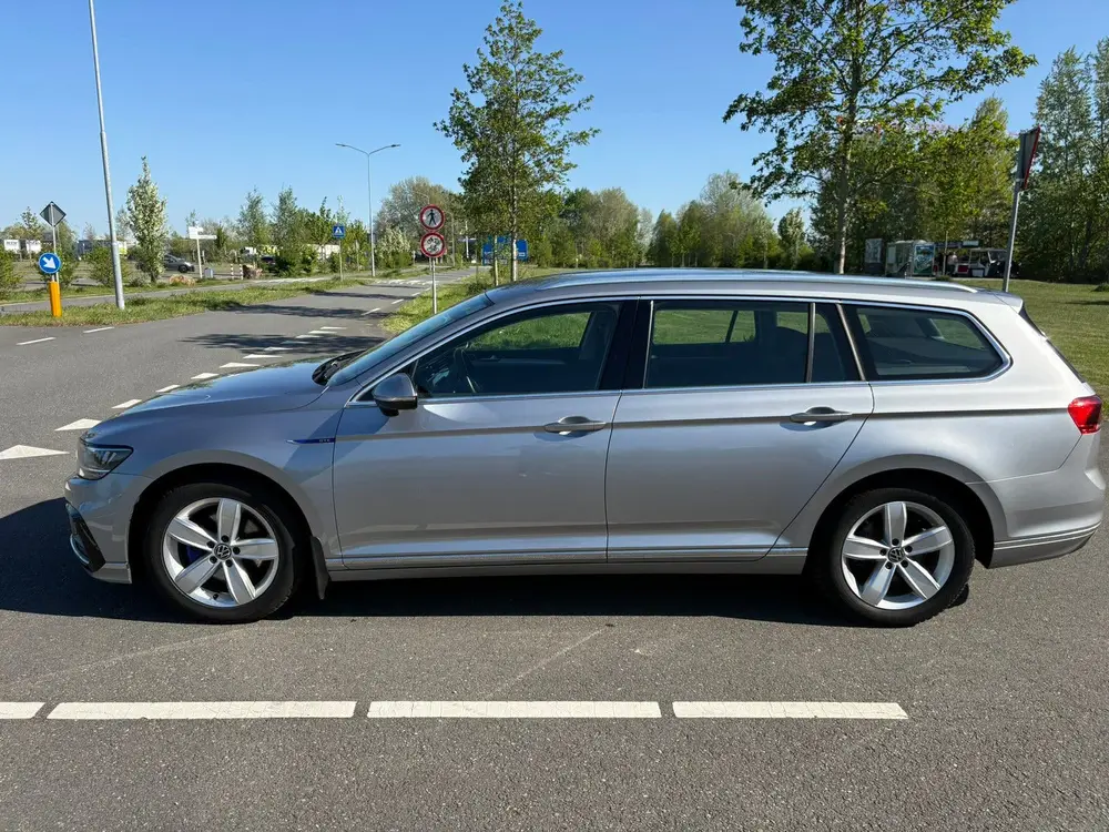 Volkswagen Passat Variant Passat 1.4 TSI Phev 218pk 6-DSG 2020 Grijs uit 2020, foto 2
