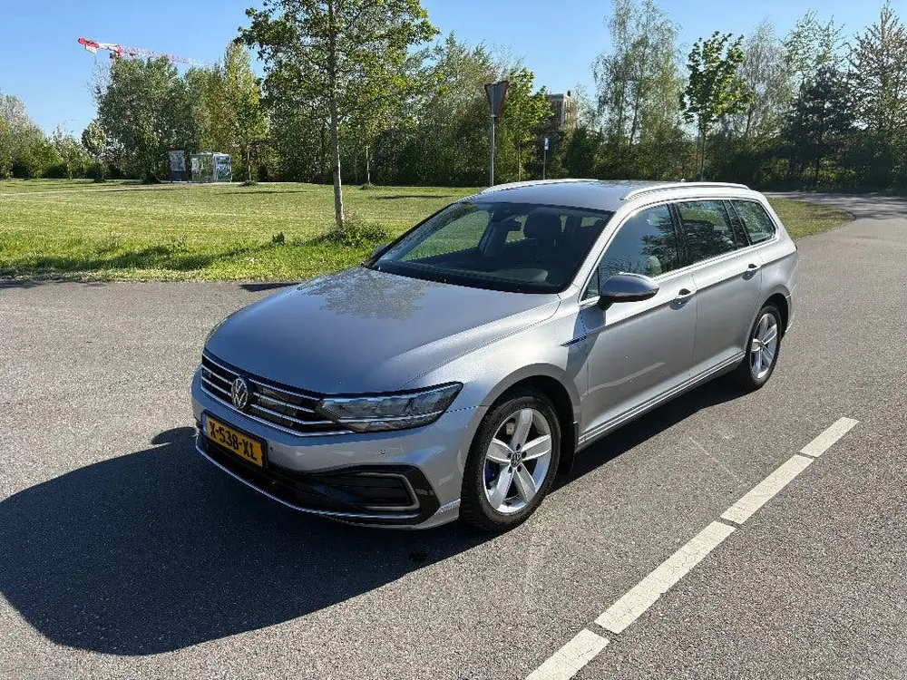 Volkswagen Passat Variant Passat 1.4 TSI Phev 218pk 6-DSG 2020 Grijs uit 2020, foto 3