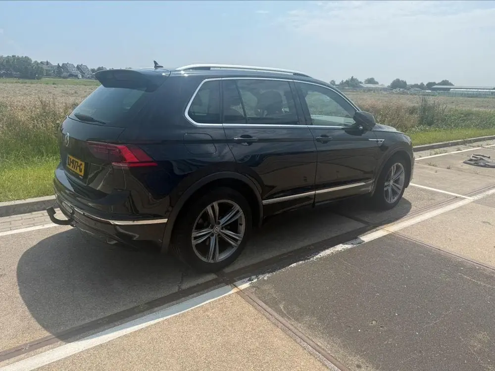Volkswagen Tiguan 2.0 TDI 110KW 2019 Zwart uit 2019