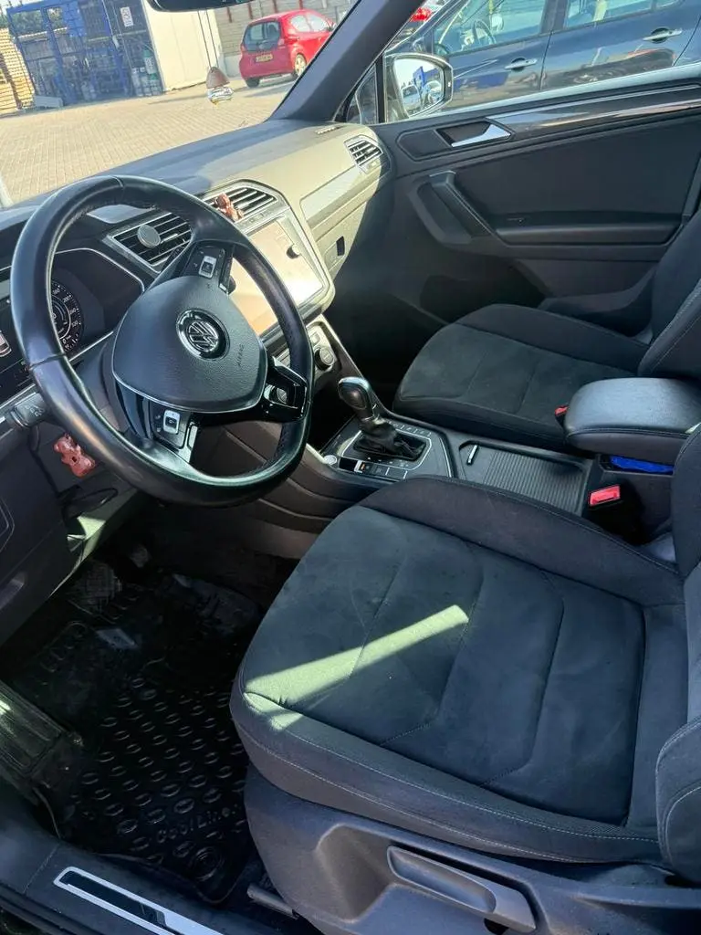 Volkswagen Tiguan 2.0 TDI 110KW 2019 Zwart uit 2019, foto 8
