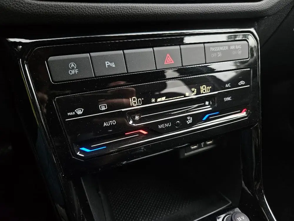 Volkswagen T-Cross 1.0 TSI Life Edition DSG LED ACC Carplay uit 2024, foto 17