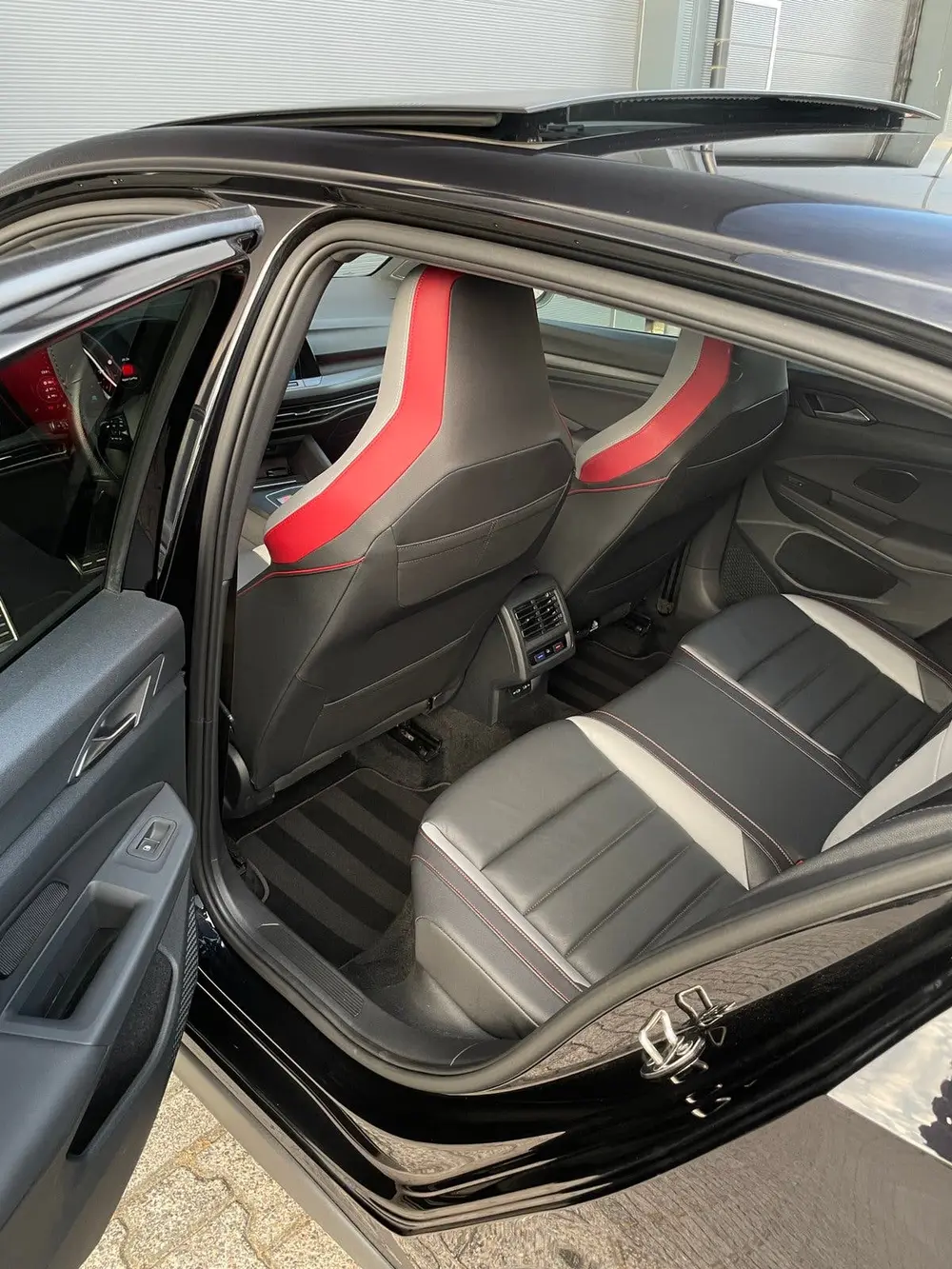 Volkswagen Golf 2.0 TSI  7-DSG 2021 Zwart uit 2021, foto 14